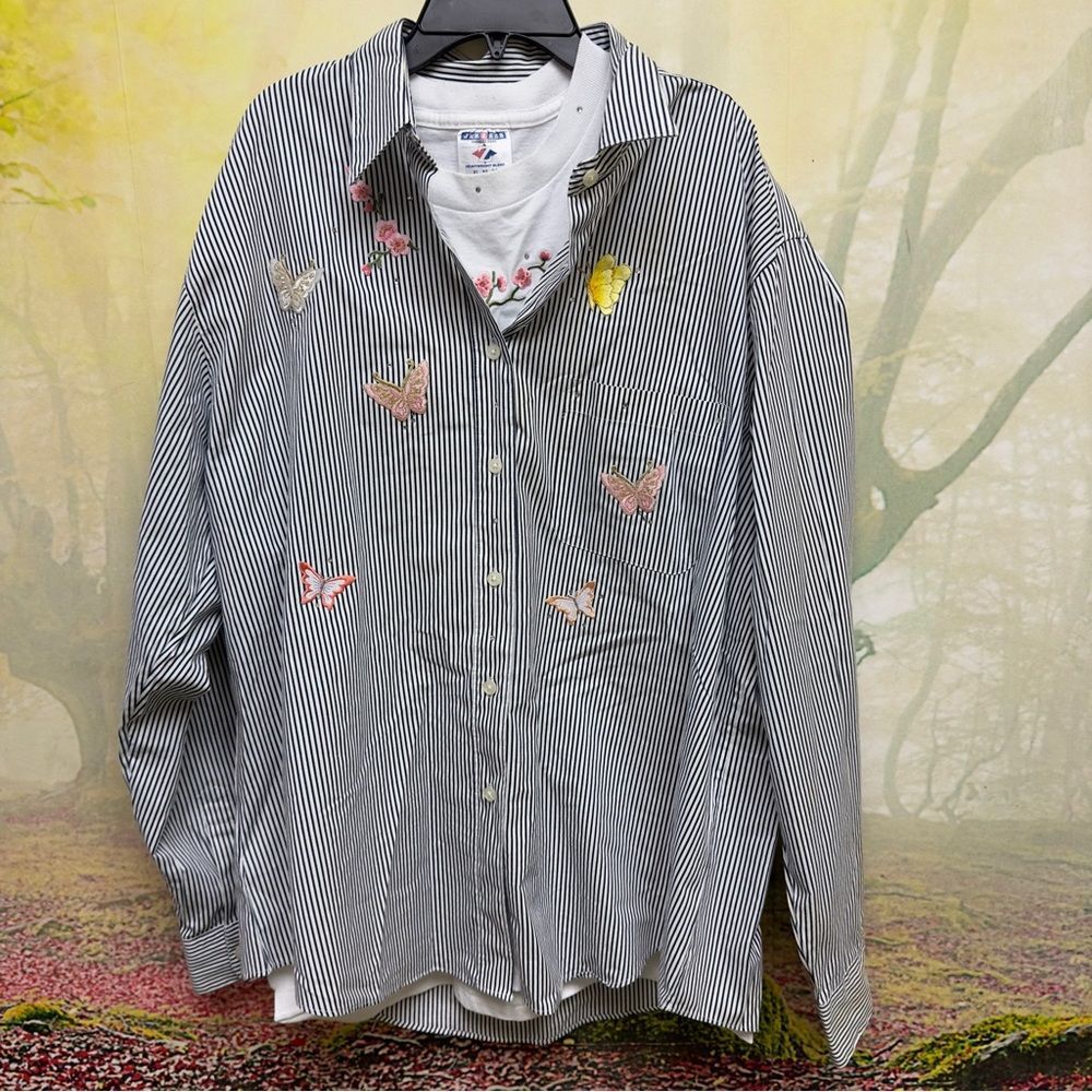 Embellished butterfly women’s blouse matching undershirt size Xl 🦋 365